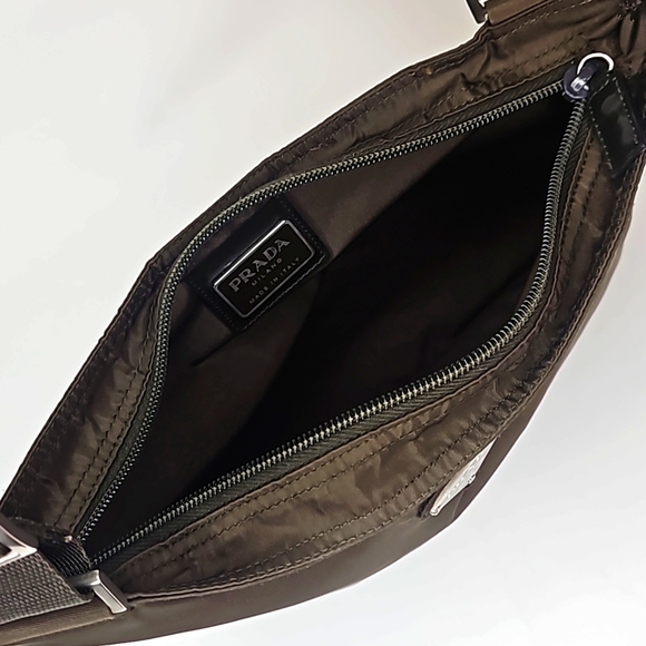 Authentic Prada Tundra Tessuto Crossbody Unisex - Picture 12 of 15